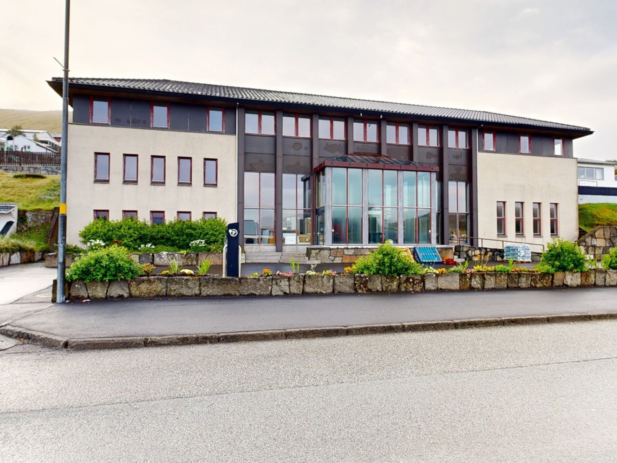 The Municipality of Runavík office building at Heiðavegur 54, Saltangará